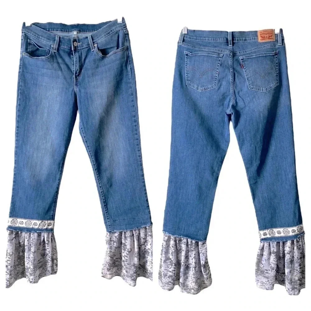 LEVIS | Flared Medium Wash Denim Jeans Embroidery and Fabric Finishing Size 30